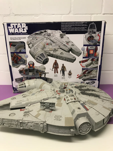 Star Wars The Force Awakens Millenium Falcon Playset in OVP