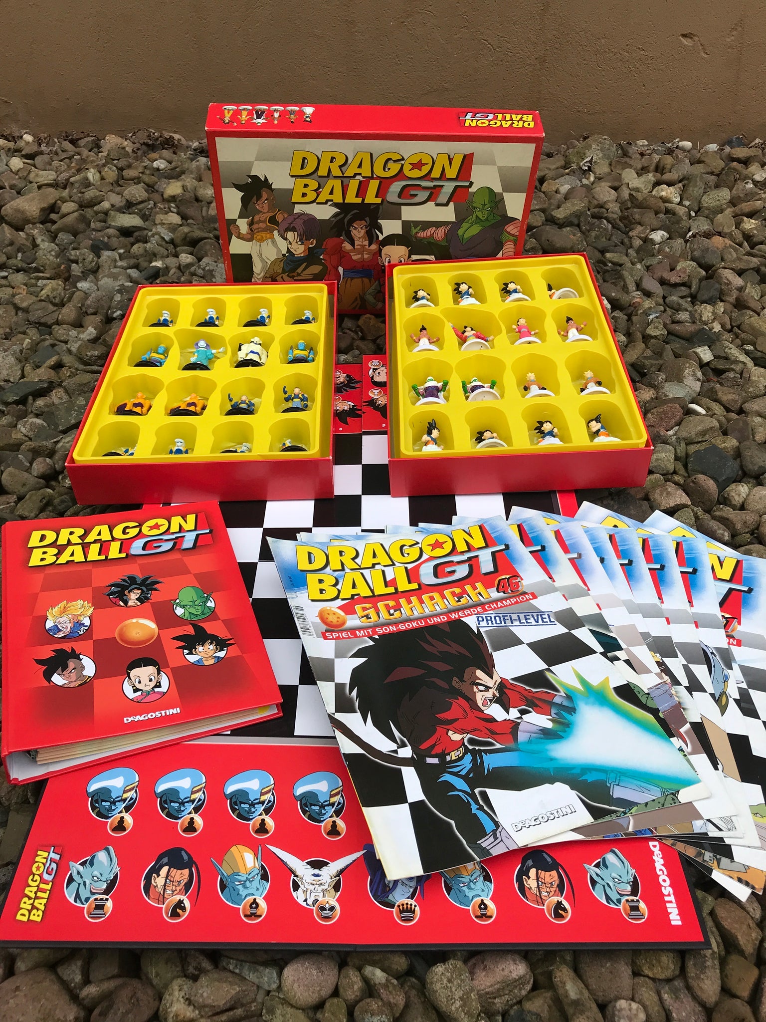 Dragon Ball GT Schach Dagostini Set plus 12 Hefte GT Schach Magazine