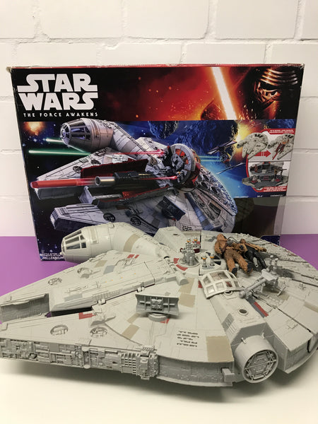 Star Wars The Force Awakens Millenium Falcon Playset in OVP