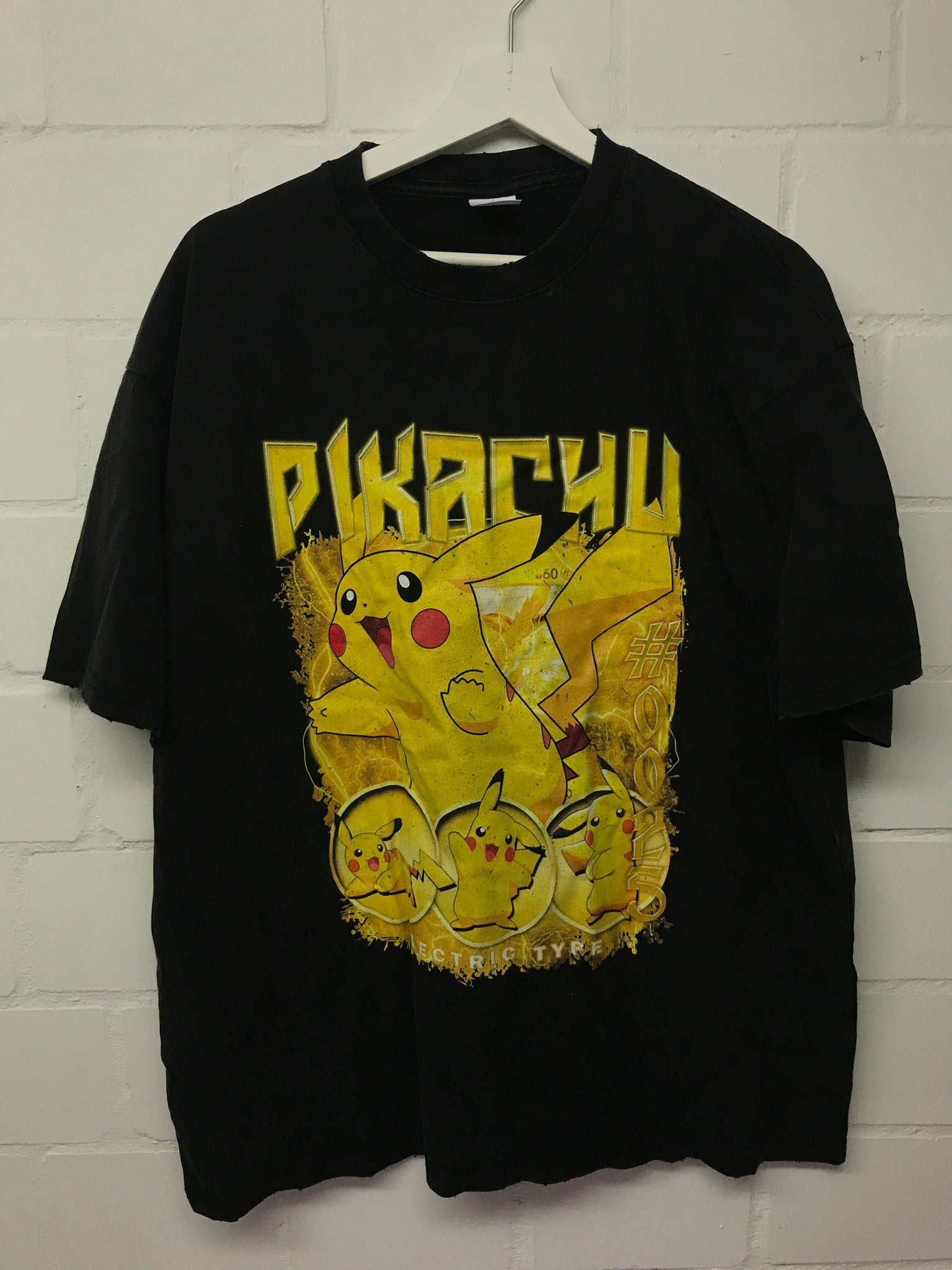 Pokemon Pikachu Anime Shirt L